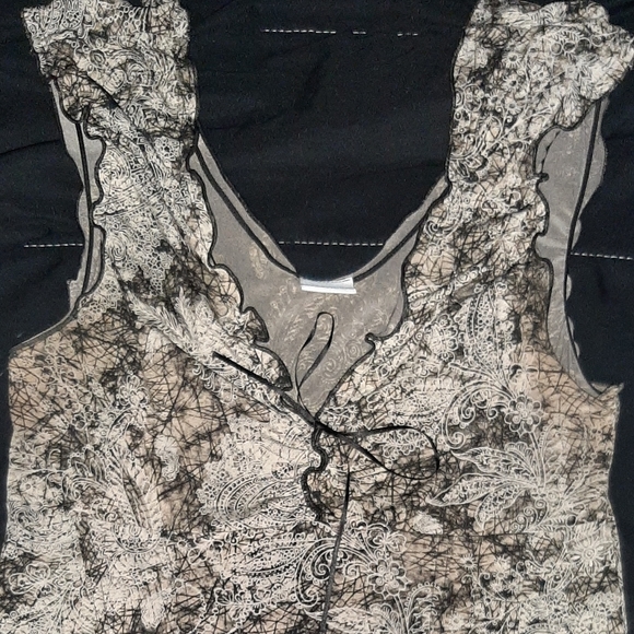 Suzy Shier sleeveless top - Picture 4 of 4